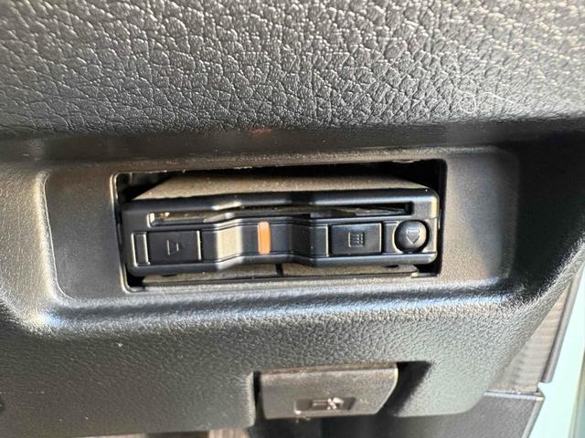 スペーシア 　ＥＴＣ　両側電動スライドドア　ナビ　ＴＶ　クリアランスソナー　レーンアシスト　衝突被害軽減システム　オートライト　スマートキー　アイドリングストップ　電動格納ミラー　シートヒーター　ベンチシート（11枚目）