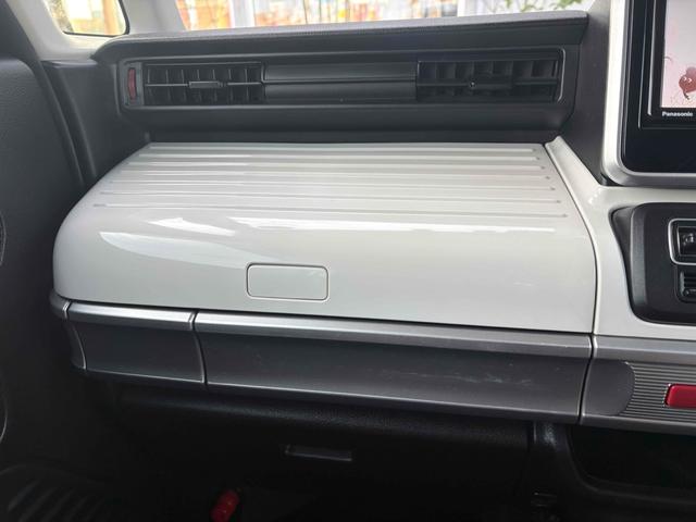 スペーシア 　ＥＴＣ　両側電動スライドドア　ナビ　ＴＶ　クリアランスソナー　レーンアシスト　衝突被害軽減システム　オートライト　スマートキー　アイドリングストップ　電動格納ミラー　シートヒーター　ベンチシート（13枚目）