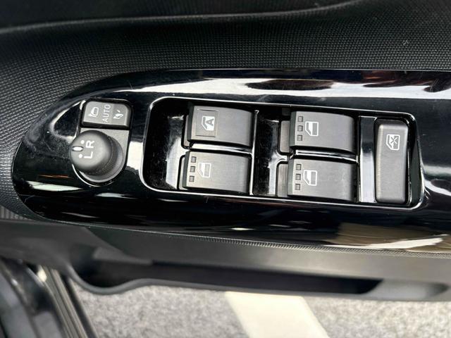 �p���[�E�B���h�E�̃X�C�b�`�ł���B�^�]�Ȃɋ��Ȃ��瑋���J���߂̃R���g���[���ł��܂���B