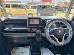 運転者にとっては日々使用することとなる運転席です。運転席が快適だと運転に集中することができますね。 2