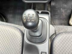 必ず使用するシフトレバー。確りと確認したいですね。 4
