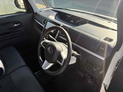 車を運転する際には運転席の存在は欠かせません。なのでしっかりとチェックしたいポイントですね。 2