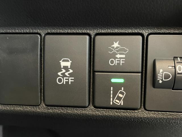 シャトル ハイブリッド　ホンダセンシング　ＥＴＣ　バックカメラ　ナビ　ＢＴ　オートクルーズコントロール　レーンアシスト　衝突被害軽減システム　オートライト　スマートキー　オートエアコン　電格ミラー　ウィンカーミラー　プライバシーガラス（14枚目）