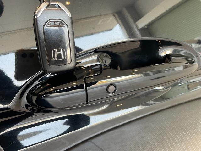シャトル ハイブリッド　ホンダセンシング　ＥＴＣ　バックカメラ　ナビ　ＢＴ　オートクルーズコントロール　レーンアシスト　衝突被害軽減システム　オートライト　スマートキー　オートエアコン　電格ミラー　ウィンカーミラー　プライバシーガラス（15枚目）