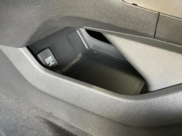 シャトル ハイブリッド　ホンダセンシング　ＥＴＣ　バックカメラ　ナビ　ＢＴ　オートクルーズコントロール　レーンアシスト　衝突被害軽減システム　オートライト　スマートキー　オートエアコン　電格ミラー　ウィンカーミラー　プライバシーガラス（31枚目）