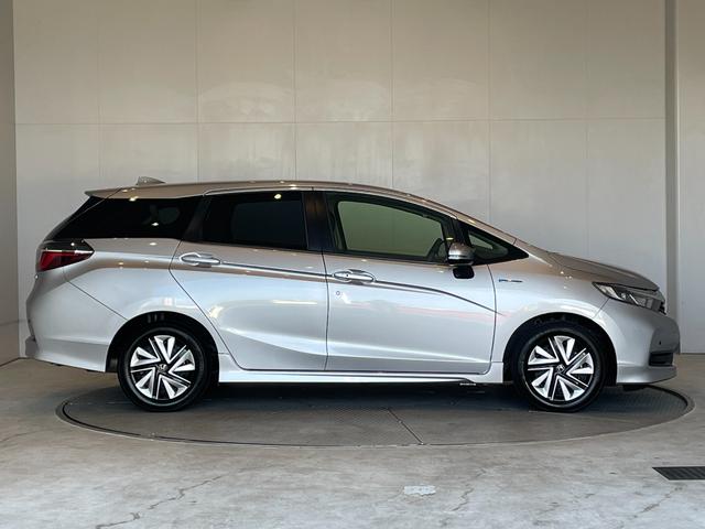 シャトル ハイブリッド　ホンダセンシング　ＥＴＣ　バックカメラ　ナビ　ＢＴ　オートクルーズコントロール　レーンアシスト　衝突被害軽減システム　オートライト　スマートキー　Ｐスタート　アイドリングストップ　電動格納ミラー　社外前後センサー（25枚目）