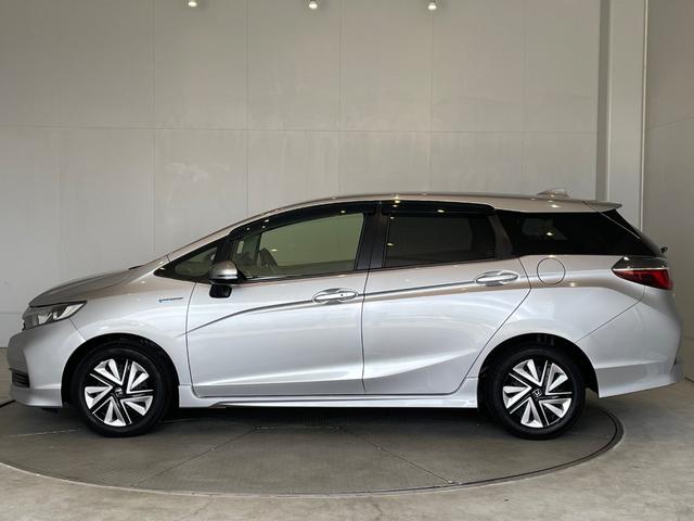 シャトル ハイブリッド　ホンダセンシング　ＥＴＣ　バックカメラ　ナビ　オートクルーズコントロール　レーンアシスト　衝突被害軽減システム　オートライト　スマートキー　アイドリングストップ　電動格納ミラー　チップアップシート　ＡＴ（19枚目）
