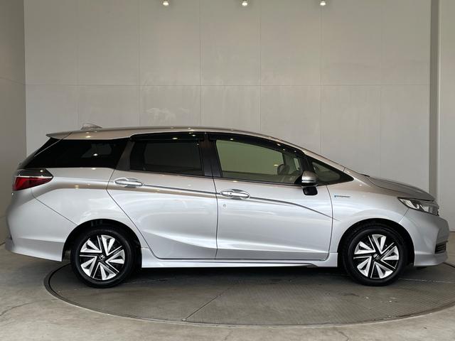 シャトル ハイブリッド　ホンダセンシング　ＥＴＣ　バックカメラ　ナビ　オートクルーズコントロール　レーンアシスト　衝突被害軽減システム　オートライト　スマートキー　アイドリングストップ　電動格納ミラー　チップアップシート　ＡＴ（20枚目）