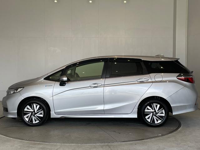 シャトル ハイブリッド　ホンダセンシング　ＥＴＣ　バックカメラ　ナビ　オートクルーズコントロール　レーンアシスト　衝突被害軽減システム　オートライト　スマートキー　電動格納ミラー　ＡＴ　盗難防止システム　衝突安全ボディ　ＡＢＳ　ＥＳＣ（20枚目）