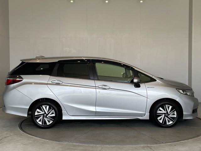 シャトル ハイブリッド　ホンダセンシング　ＥＴＣ　バックカメラ　ナビ　オートクルーズコントロール　レーンアシスト　衝突被害軽減システム　オートライト　スマートキー　電動格納ミラー　ＡＴ　盗難防止システム　衝突安全ボディ　ＡＢＳ　ＥＳＣ（21枚目）
