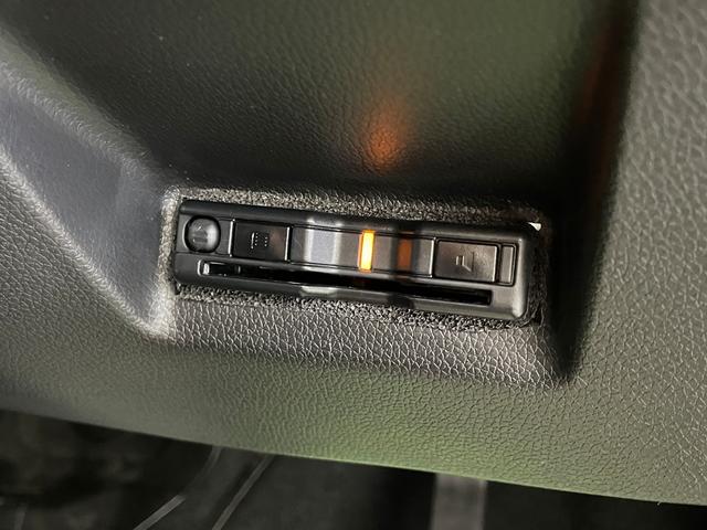 シャトル ハイブリッド　ホンダセンシング　ＥＴＣ　バックカメラ　ナビ　オートクルーズコントロール　レーンアシスト　衝突被害軽減システム　オートライト　スマートキー　電動格納ミラー　ＡＴ　盗難防止システム　衝突安全ボディ　ＡＢＳ　ＥＳＣ（25枚目）