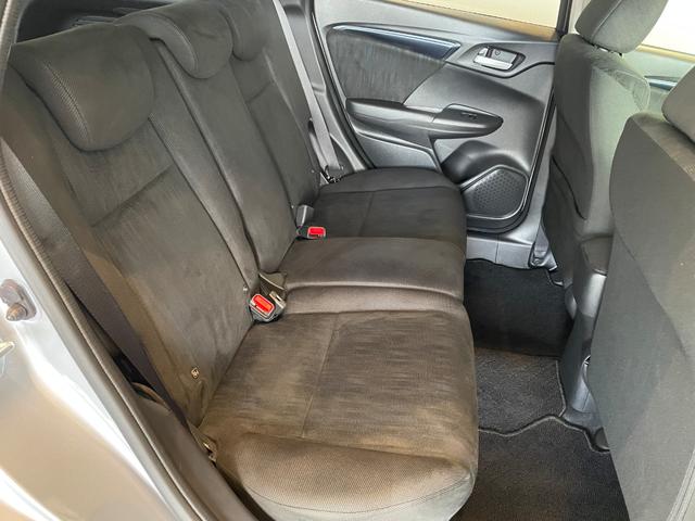 シャトル ハイブリッド　ホンダセンシング　ＥＴＣ　バックカメラ　ナビ　オートクルーズコントロール　レーンアシスト　衝突被害軽減システム　オートライト　スマートキー　電動格納ミラー　ＡＴ　盗難防止システム　衝突安全ボディ　ＡＢＳ　ＥＳＣ（32枚目）