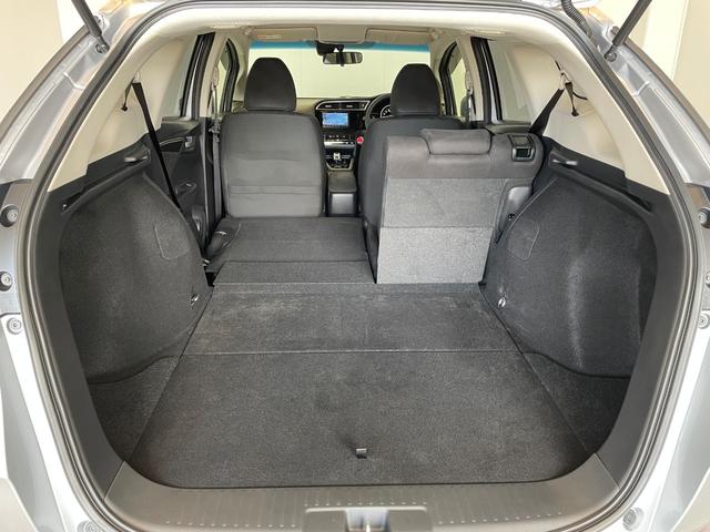 シャトル ハイブリッド　ホンダセンシング　ＥＴＣ　バックカメラ　ナビ　オートクルーズコントロール　レーンアシスト　衝突被害軽減システム　オートライト　スマートキー　電動格納ミラー　ＡＴ　盗難防止システム　衝突安全ボディ　ＡＢＳ　ＥＳＣ（35枚目）