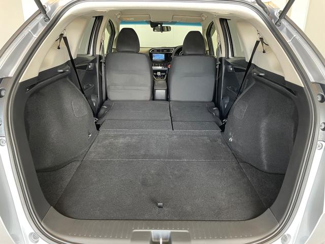 シャトル ハイブリッド　ホンダセンシング　ＥＴＣ　バックカメラ　ナビ　オートクルーズコントロール　レーンアシスト　衝突被害軽減システム　オートライト　スマートキー　電動格納ミラー　ＡＴ　盗難防止システム　衝突安全ボディ　ＡＢＳ　ＥＳＣ（36枚目）