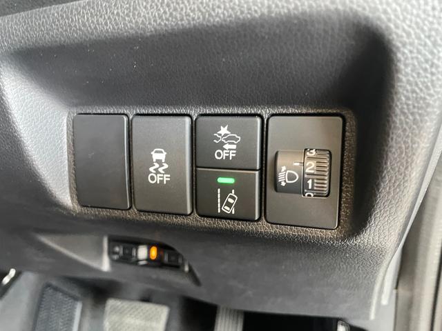 シャトル ハイブリッド　ホンダセンシング　ＥＴＣ　バックカメラ　ナビ　オートクルーズコントロール　レーンアシスト　衝突被害軽減システム　オートライト　スマートキー　アイドリングストップ　電動格納ミラー　ＡＴ　盗難防止システム　衝突安全ボディ（9枚目）