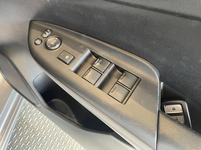 シャトル ハイブリッド　ホンダセンシング　ＥＴＣ　バックカメラ　ナビ　オートクルーズコントロール　レーンアシスト　衝突被害軽減システム　オートライト　スマートキー　アイドリングストップ　電動格納ミラー　ＡＴ　盗難防止システム　衝突安全ボディ（11枚目）
