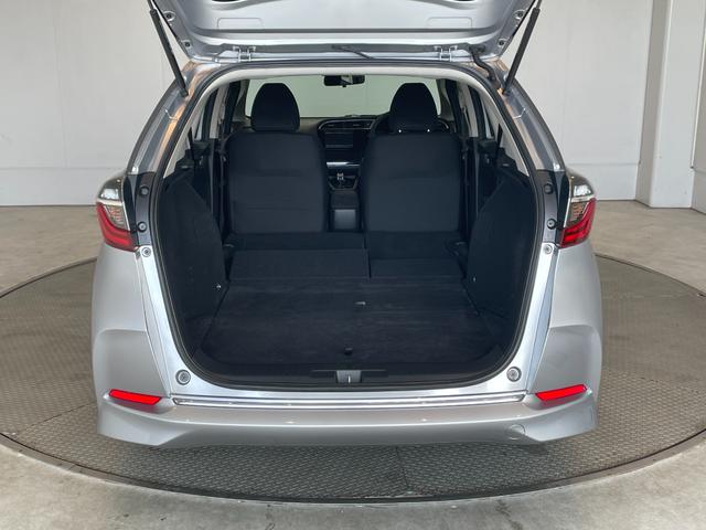 シャトル ハイブリッド　ホンダセンシング　ＥＴＣ　バックカメラ　ナビ　オートクルーズコントロール　レーンアシスト　衝突被害軽減システム　オートライト　スマートキー　アイドリングストップ　電動格納ミラー　ＡＴ　盗難防止システム　衝突安全ボディ（20枚目）