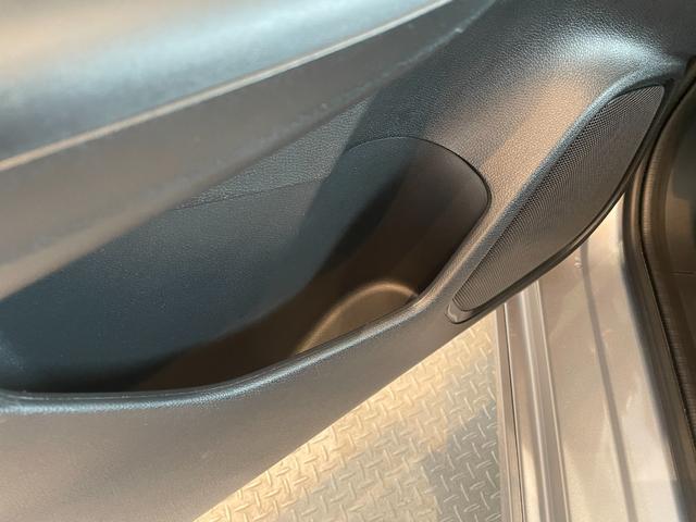 シャトル ハイブリッド　ホンダセンシング　ＥＴＣ　バックカメラ　ナビ　オートクルーズコントロール　レーンアシスト　衝突被害軽減システム　オートライト　スマートキー　アイドリングストップ　電動格納ミラー　ＡＴ　盗難防止システム　衝突安全ボディ（21枚目）