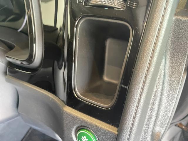 シャトル ハイブリッド　ホンダセンシング　ＥＴＣ　バックカメラ　ナビ　オートクルーズコントロール　レーンアシスト　衝突被害軽減システム　オートライト　スマートキー　アイドリングストップ　電動格納ミラー　ＡＴ　盗難防止システム　衝突安全ボディ（27枚目）