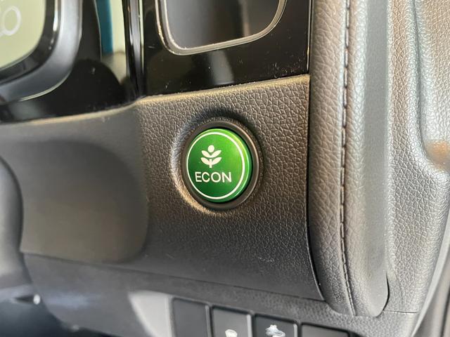 シャトル ハイブリッド　ホンダセンシング　ＥＴＣ　バックカメラ　ナビ　オートクルーズコントロール　レーンアシスト　衝突被害軽減システム　オートライト　スマートキー　アイドリングストップ　電動格納ミラー　ＡＴ　盗難防止システム　衝突安全ボディ（30枚目）