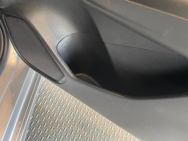 シャトル ハイブリッド　ホンダセンシング　ＥＴＣ　バックカメラ　ナビ　オートクルーズコントロール　レーンアシスト　衝突被害軽減システム　オートライト　スマートキー　アイドリングストップ　電動格納ミラー　ＡＴ　盗難防止システム　衝突安全ボディ（37枚目）