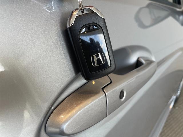 シャトル ハイブリッド　ホンダセンシング　ＥＴＣ　バックカメラ　ナビ　オートクルーズコントロール　レーンアシスト　衝突被害軽減システム　オートライト　スマートキー　アイドリングストップ　電動格納ミラー　ＡＴ　盗難防止システム　衝突安全ボディ（39枚目）