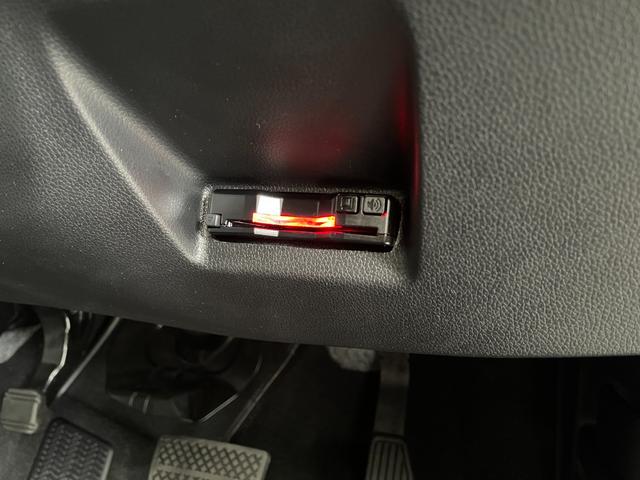 シャトル ハイブリッド　ホンダセンシング　ＥＴＣ　バックカメラ　ナビ　クリアランスソナー　オートクルーズコントロール　レーンアシスト　衝突被害軽減システム　オートライト　スマートキー　ＡＴ　盗難防止システム　衝突安全ボディ　ＡＢＳ　ＥＳＣ（3枚目）