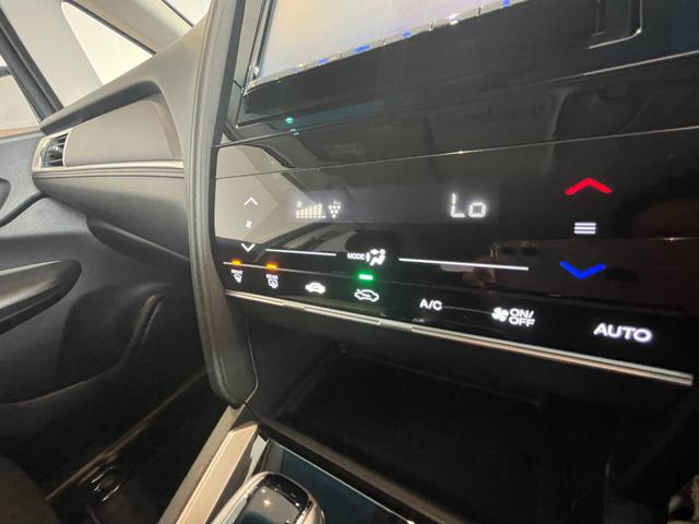 シャトル ハイブリッド　ホンダセンシング　ＥＴＣ　バックカメラ　ナビ　クリアランスソナー　オートクルーズコントロール　レーンアシスト　衝突被害軽減システム　オートライト　スマートキー　ＡＴ　盗難防止システム　衝突安全ボディ　ＡＢＳ　ＥＳＣ（7枚目）
