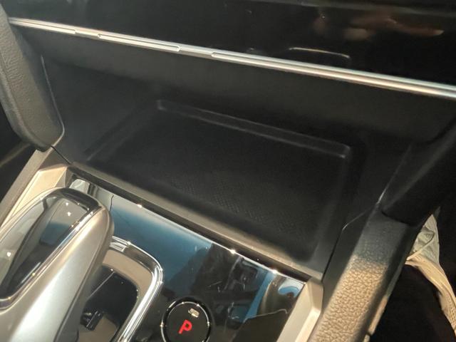 シャトル ハイブリッド　ホンダセンシング　ＥＴＣ　バックカメラ　ナビ　クリアランスソナー　オートクルーズコントロール　レーンアシスト　衝突被害軽減システム　オートライト　スマートキー　ＡＴ　盗難防止システム　衝突安全ボディ　ＡＢＳ　ＥＳＣ（24枚目）