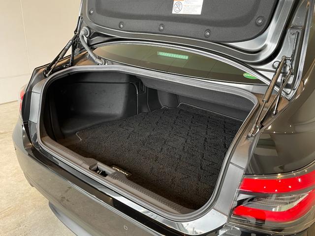 クラウンハイブリッド G クリアランスソナー レーンアシスト オートクルーズコントロール パークアシスト 衝突被害軽減システム 全周囲カメラ ナビ アルミホイール オートマチックハイビーム オートライト LEDヘッドランプ(62枚目)