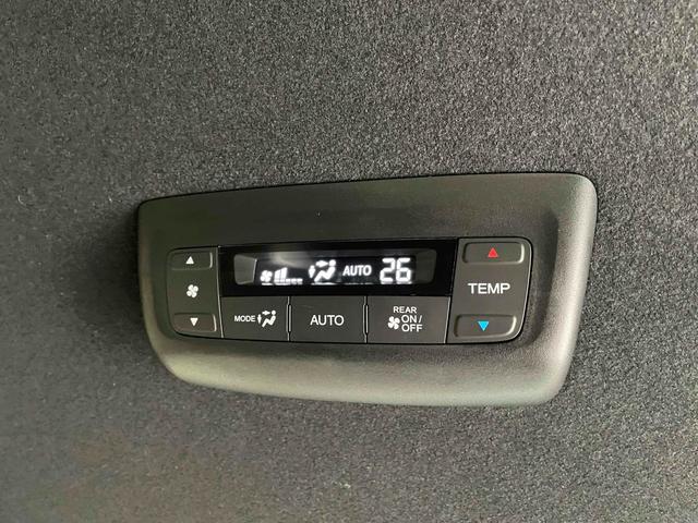 ステップワゴン e:HEVスパーダ CMBS レーンキープ BSI Pセンサー ACC 両側パワスラ LEDヘッド フォグ 純正16アルミ デュアルAAC シートヒーター Pバックドア 純正ナビ フルセグTV BT バックカメラ(62枚目)