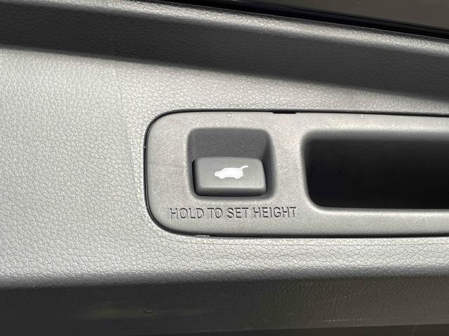 ステップワゴン e:HEVスパーダ CMBS レーンキープ BSI Pセンサー ACC 両側パワスラ LEDヘッド フォグ 純正16アルミ デュアルAAC シートヒーター Pバックドア 純正ナビ フルセグTV BT バックカメラ(68枚目)