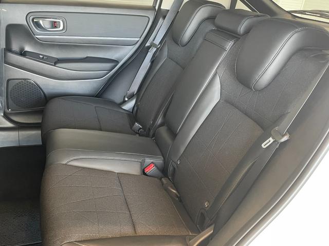 ヴェゼル ｅ：ＨＥＶ　Ｚ　登録済未使用車　純正ナビ　フルセグＴＶ　ＢＴ　バックカメラ　ＣＭＢＳ　レーンキープ　ＢＳＭ　Ｐセンサー　ＡＣＣ　Ｐバックドア　ＬＥＤヘッド　純正１８アルミ　スマートキー　デュアルＡＡＣ　ＬＥＤヘッド（32枚目）