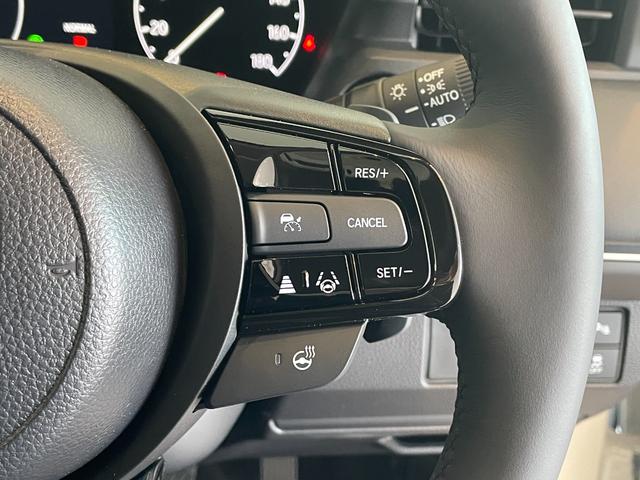 ヴェゼル ｅ：ＨＥＶ　Ｚ　登録済未使用車　純正ナビ　フルセグＴＶ　ＢＴ　バックカメラ　ＣＭＢＳ　レーンキープ　ＢＳＭ　Ｐセンサー　ＡＣＣ　Ｐバックドア　ＬＥＤヘッド　純正１８アルミ　スマートキー　デュアルＡＡＣ　ＬＥＤヘッド（14枚目）