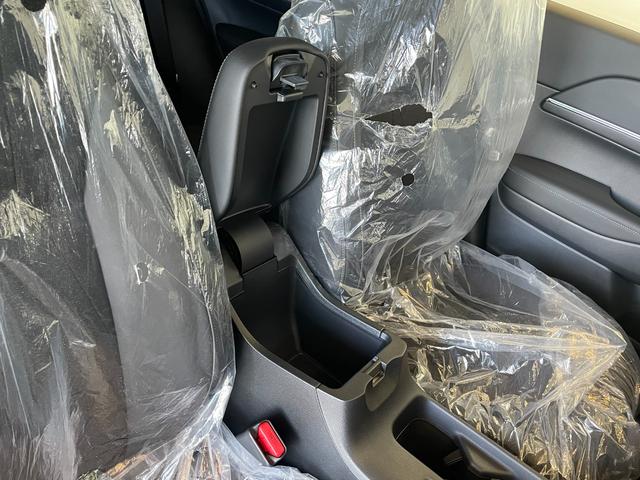 ヴェゼル ｅ：ＨＥＶ　Ｚ　登録済未使用車　純正ナビ　フルセグＴＶ　ＢＴ　バックカメラ　ＣＭＢＳ　レーンキープ　ＢＳＭ　Ｐセンサー　ＡＣＣ　Ｐバックドア　ＬＥＤヘッド　純正１８アルミ　スマートキー　デュアルＡＡＣ　ＬＥＤヘッド（25枚目）