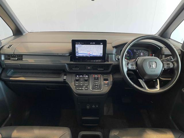 ステップワゴン e:HEVスパーダ CMBS レーンキープ BSI Pセンサー ACC 両側パワスラ LEDヘッド フォグ 純正16アルミ デュアルAAC シートヒーター Pバックドア 純正ナビ フルセグTV BT バックカメラ(3枚目)