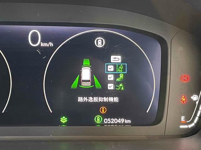 ステップワゴン ｅ：ＨＥＶスパーダ　ＣＭＢＳ　レーンキープ　ＢＳＩ　Ｐセンサー　ＡＣＣ　両側パワスラ　ＬＥＤヘッド　フォグ　純正１６アルミ　デュアルＡＡＣ　シートヒーター　Ｐバックドア　純正ナビ　フルセグＴＶ　ＢＴ　バックカメラ（20枚目）