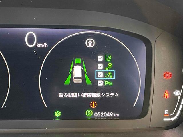 ステップワゴン ｅ：ＨＥＶスパーダ　ＣＭＢＳ　レーンキープ　ＢＳＩ　Ｐセンサー　ＡＣＣ　両側パワスラ　ＬＥＤヘッド　フォグ　純正１６アルミ　デュアルＡＡＣ　シートヒーター　Ｐバックドア　純正ナビ　フルセグＴＶ　ＢＴ　バックカメラ（21枚目）