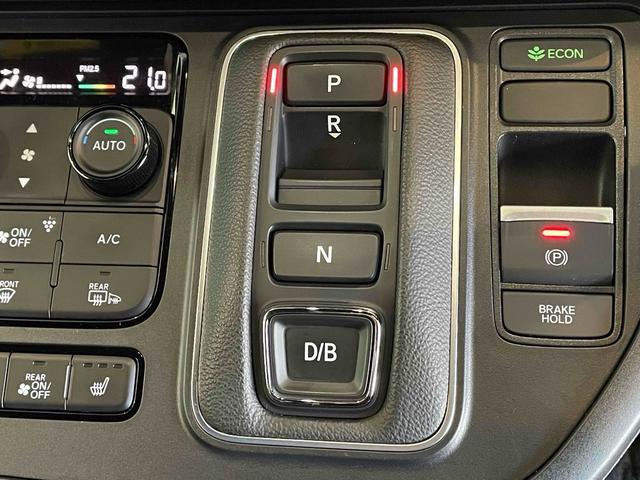 ステップワゴン ｅ：ＨＥＶスパーダ　ＣＭＢＳ　レーンキープ　ＢＳＩ　Ｐセンサー　ＡＣＣ　両側パワスラ　ＬＥＤヘッド　フォグ　純正１６アルミ　デュアルＡＡＣ　シートヒーター　Ｐバックドア　純正ナビ　フルセグＴＶ　ＢＴ　バックカメラ（43枚目）