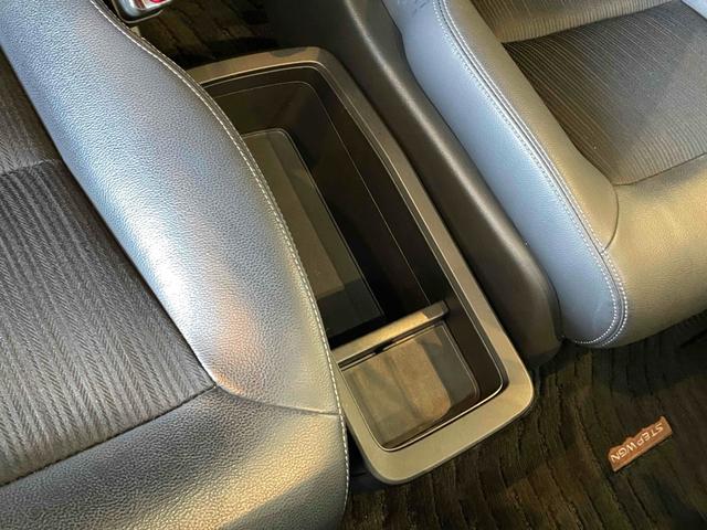 ステップワゴン ｅ：ＨＥＶスパーダ　ＣＭＢＳ　レーンキープ　ＢＳＩ　Ｐセンサー　ＡＣＣ　両側パワスラ　ＬＥＤヘッド　フォグ　純正１６アルミ　デュアルＡＡＣ　シートヒーター　Ｐバックドア　純正ナビ　フルセグＴＶ　ＢＴ　バックカメラ（55枚目）