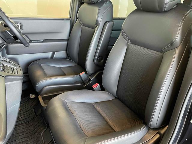 ステップワゴン ｅ：ＨＥＶスパーダ　ＣＭＢＳ　レーンキープ　ＢＳＩ　Ｐセンサー　ＡＣＣ　両側パワスラ　ＬＥＤヘッド　フォグ　純正１６アルミ　デュアルＡＡＣ　シートヒーター　Ｐバックドア　純正ナビ　フルセグＴＶ　ＢＴ　バックカメラ（56枚目）