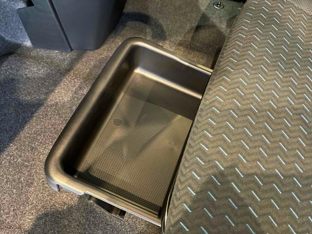 ルーミー カスタムG-T 登録済未使用車 パノラミックビューモニター 純正ディスプレイオーディオ フルセグTV BT 衝突軽減ブレーキ レーンキープ ACC Pセンサー Iストップ 両側パワスラ LEDヘッド フォグ(41枚目)