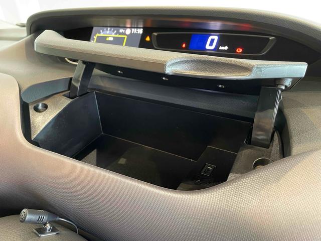 セレナ ＸＶ　エマブレ　ＬＤＷ　ＢＳＷ　前後ソナー　クルコン　Ｉストップ　両側パワスラ　インテリキー　Ｐスタート　ＡＡＣ　リアＡＣ　電格ミラー　オートハイビーム　ＰＶガラス　社外ナビ　ＢＴ　バックカメラ　ＥＴＣ（39枚目）
