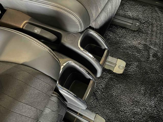 オデッセイハイブリッド ハイブリッドアブソルート・ＥＸホンダセンシング　ハイブリッド　全周囲カメラ　ナビ　ＴＶ　両側電動スライドドア　クリアランスソナー　オートクルーズコントロール　レーンアシスト　衝突被害軽減システム　ＬＥＤヘッドランプ　パワーシート　スマートキー（51枚目）