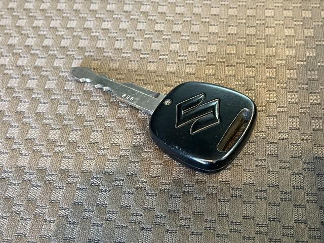 エブリイ ジョイン　両側スライドドア　キーレスエントリー　電動格納ミラー　ＭＴ　盗難防止システム　ＡＢＳ　ＣＤ　ミュージックプレイヤー接続可　衝突安全ボディ　エアコン　パワーステアリング　パワーウィンドウ（11枚目）