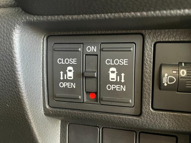 両側電動スライドドア！！荷物で手が塞がるなど簡単にドアの開閉が出来ます！何より力いらずで開閉ＯＫ！女性やお年寄りにも優しい。電動機能はＯＦＦにもできますから元気なお子様の駆け出しも安心！