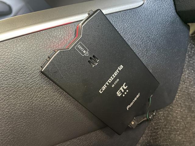 カローラフィールダー ハイブリッド　ＥＸ　ＥＴＣ　バックカメラ　ナビ　ＴＶ　レーンアシスト　衝突被害軽減システム　アルミホイール　オートマチックハイビーム　スマートキー　アイドリングストップ　電動格納ミラー　ＣＶＴ　盗難防止システム（27枚目）