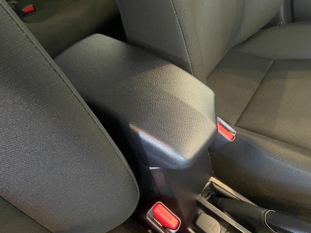 カローラフィールダー ハイブリッド　ＥＸ　ＥＴＣ　バックカメラ　ナビ　ＴＶ　レーンアシスト　衝突被害軽減システム　アルミホイール　オートマチックハイビーム　スマートキー　アイドリングストップ　電動格納ミラー　ＣＶＴ　盗難防止システム（36枚目）