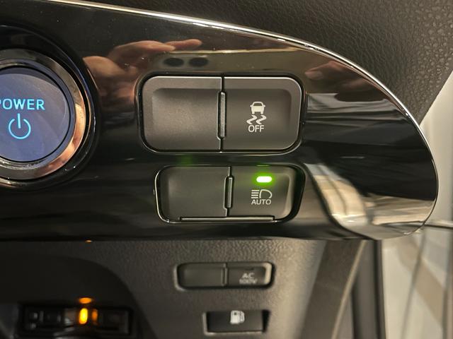 プリウス S ETC クリアランスソナー レーンアシスト オートクルーズコントロール 衝突被害軽減システム バックカメラ ナビ アルミホイール オートマチックハイビーム オートライト LEDヘッドランプ CVT(15枚目)