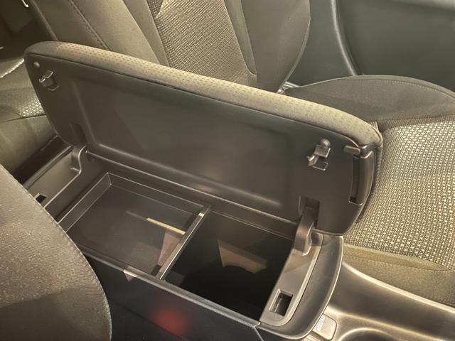 プリウス S ETC クリアランスソナー レーンアシスト オートクルーズコントロール 衝突被害軽減システム バックカメラ ナビ アルミホイール オートマチックハイビーム オートライト LEDヘッドランプ CVT(42枚目)